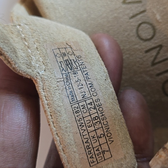 Vionic farra sandals Summer Shoes - Picture 8 of 8